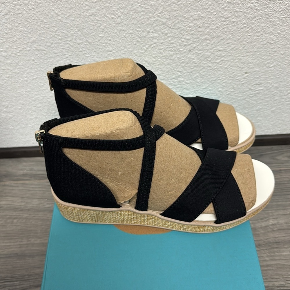 Bzees Bali Sand Wedge Sandal - Picture 5 of 8